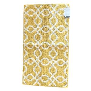 Threshold accent rug - yellow trellis NWT (set of two rugs)